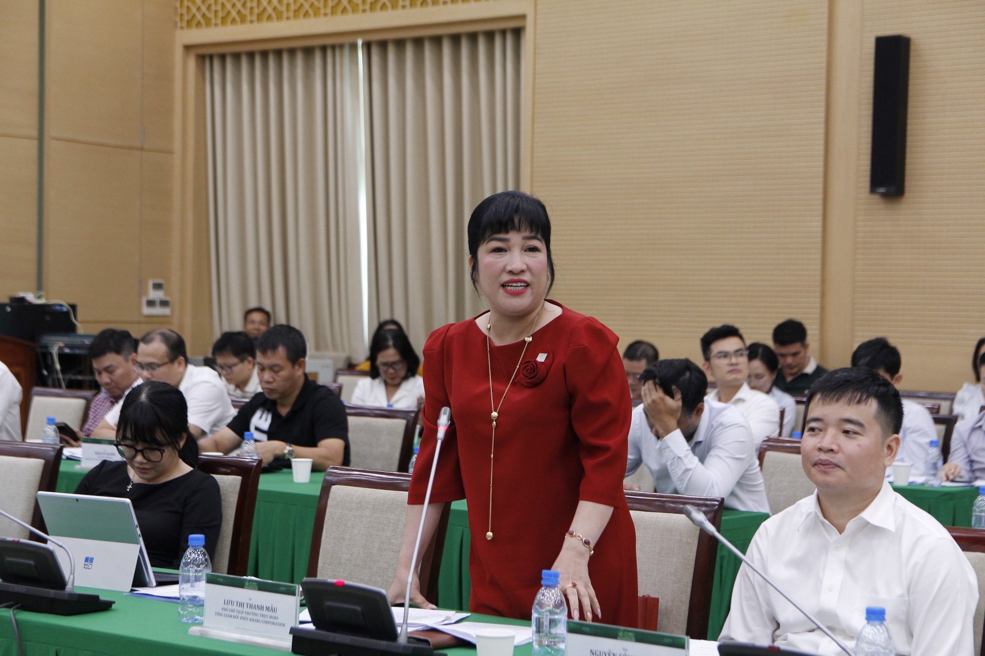 B&agrave; Lưu Thị Thanh Mẫu, Tổng gi&aacute;m đốc Phuc Khang Coporation kiến nghị Bộ X&acirc;y dựng sớm nghi&ecirc;n cứu, ban h&agrave;nh hệ thống ti&ecirc;u ch&iacute; c&ocirc;ng tr&igrave;nh xanh của nh&agrave; nước.