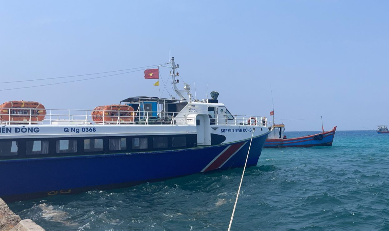 Quảng Ng&atilde;i: Đề xuất đ&oacute;ng th&ecirc;m t&agrave;u hạng sang tr&ecirc;n tuyến đường thủy Sa Kỳ - L&yacute; Sơn- Ảnh 1.