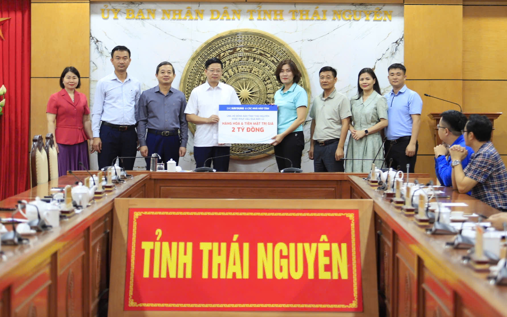 B&aacute;o X&acirc;y dựng v&agrave; c&aacute;c nh&agrave; t&agrave;i trợ ủng hộ hơn 2,4 tỷ đồng gi&uacute;p Th&aacute;i Nguy&ecirc;n khắc phục b&atilde;o lũ