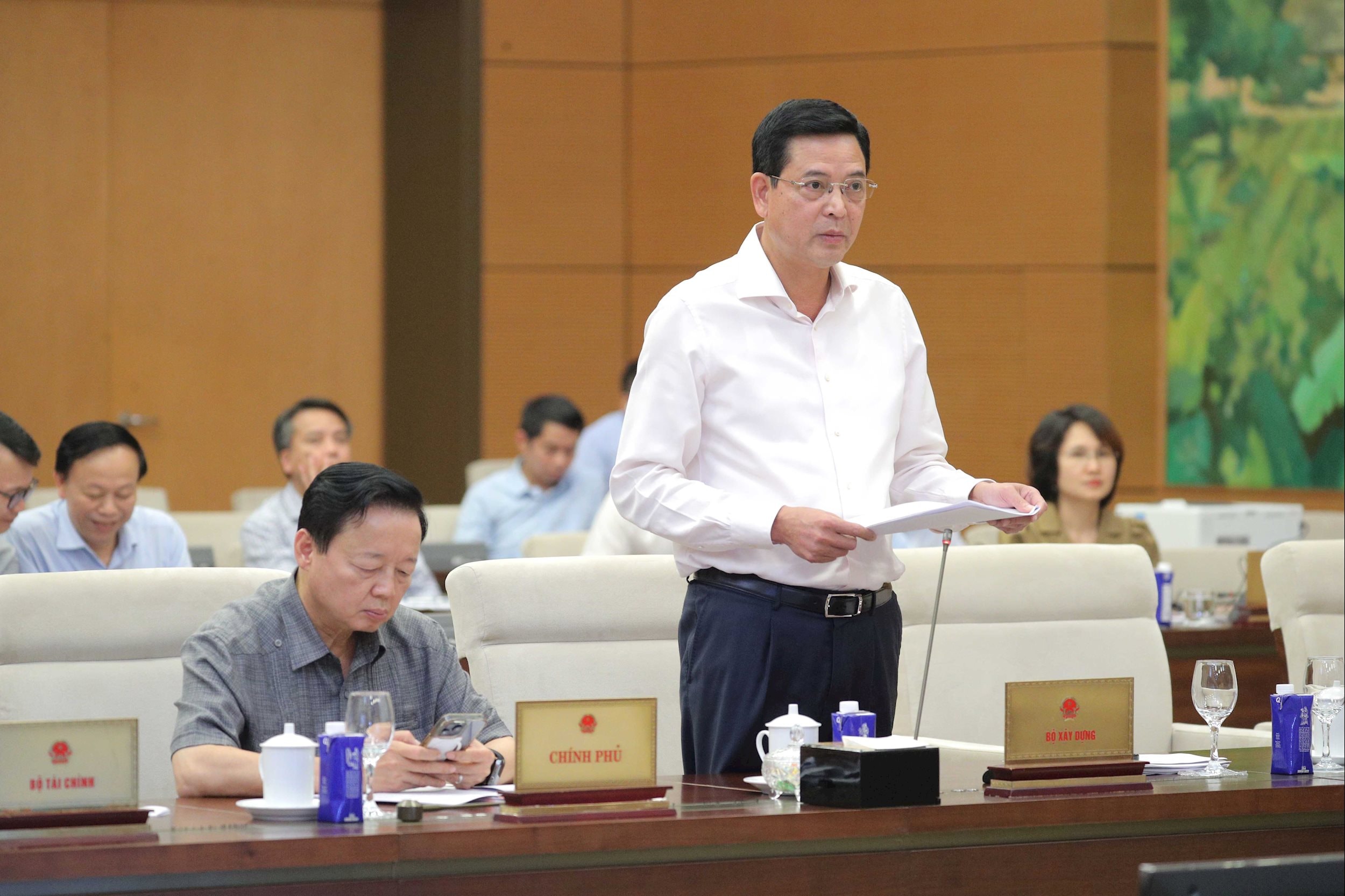 Thứ trưởng B&ugrave;i Xu&acirc;n Dũng l&agrave;m r&otilde; về đề xuất mở rộng đối tượng miễn giấy ph&eacute;p x&acirc;y dựng- Ảnh 4.