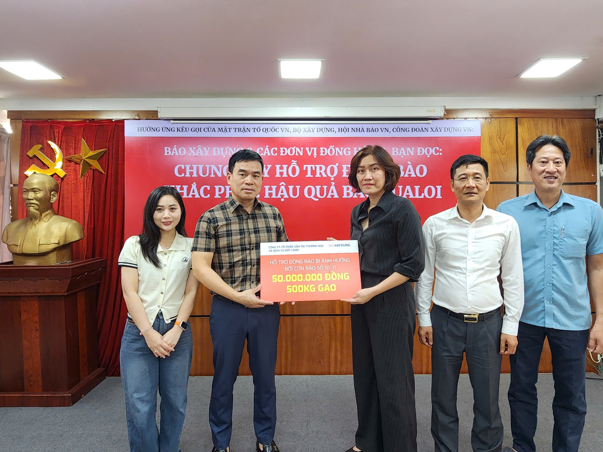 B&aacute;o X&acirc;y dựng v&agrave; c&aacute;c nh&agrave; t&agrave;i trợ ủng hộ hơn 2,4 tỷ đồng gi&uacute;p Th&aacute;i Nguy&ecirc;n khắc phục b&atilde;o lũ- Ảnh 7.