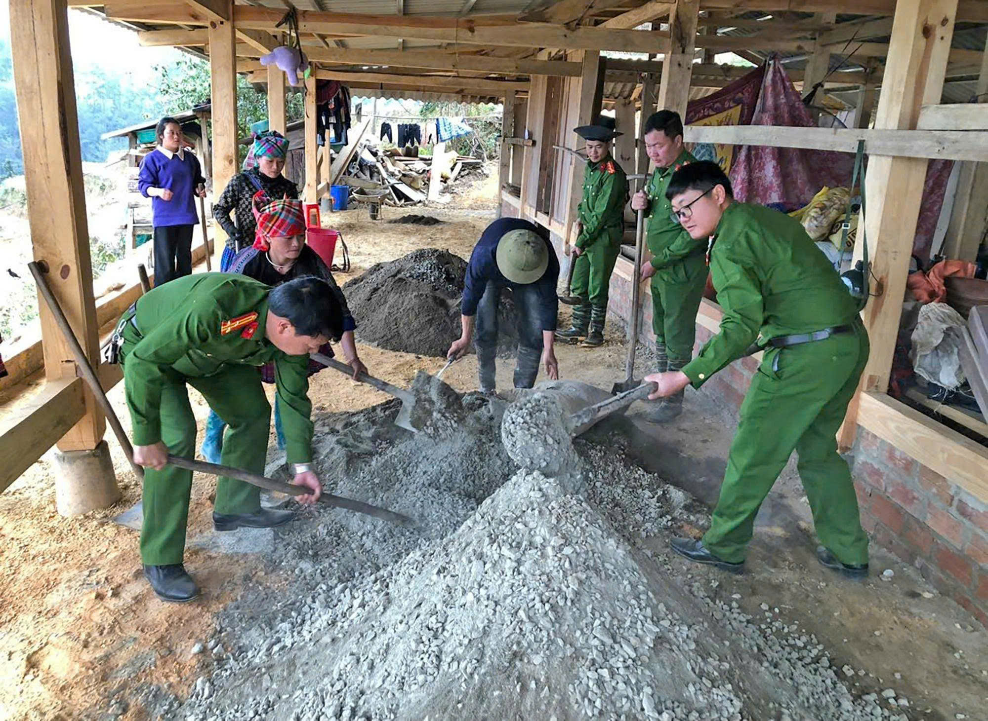 X&oacute;a nh&agrave; tạm, nh&agrave; dột n&aacute;t, h&agrave;nh tr&igrave;nh y&ecirc;u nước từ những m&aacute;i ấm v&ugrave;ng cao ở L&agrave;o Cai- Ảnh 1.