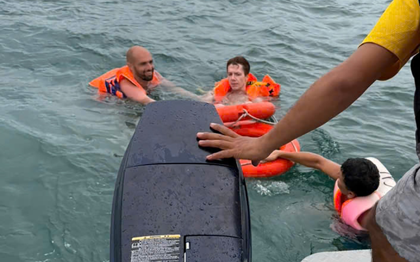 Khánh Hòa: Tăng cường đảm bảo an toàn giao thông đường thủy trước mùa mưa bão- Ảnh 3. Khánh Hòa: Cảnh sát giao thông đường thủy cứu du khách nước ngoài bị đuối nước