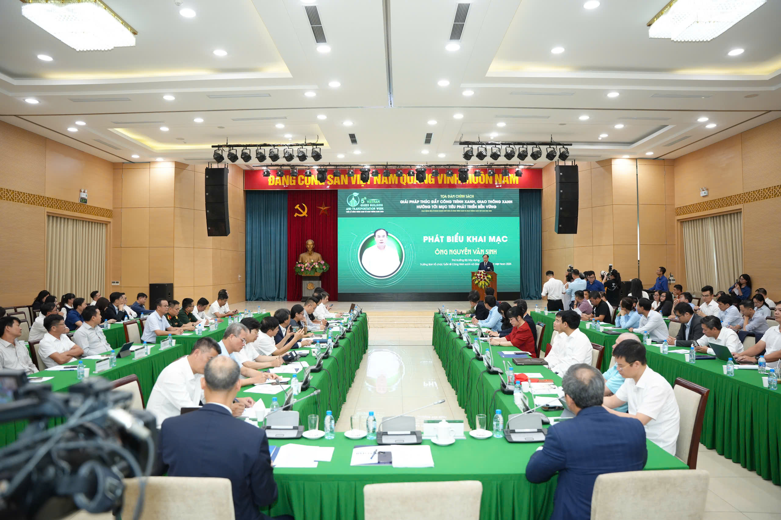 C&ocirc;ng tr&igrave;nh xanh v&agrave; giao th&ocirc;ng xanh l&agrave; cấu phần quan trọng của kinh tế xanh- Ảnh 3.