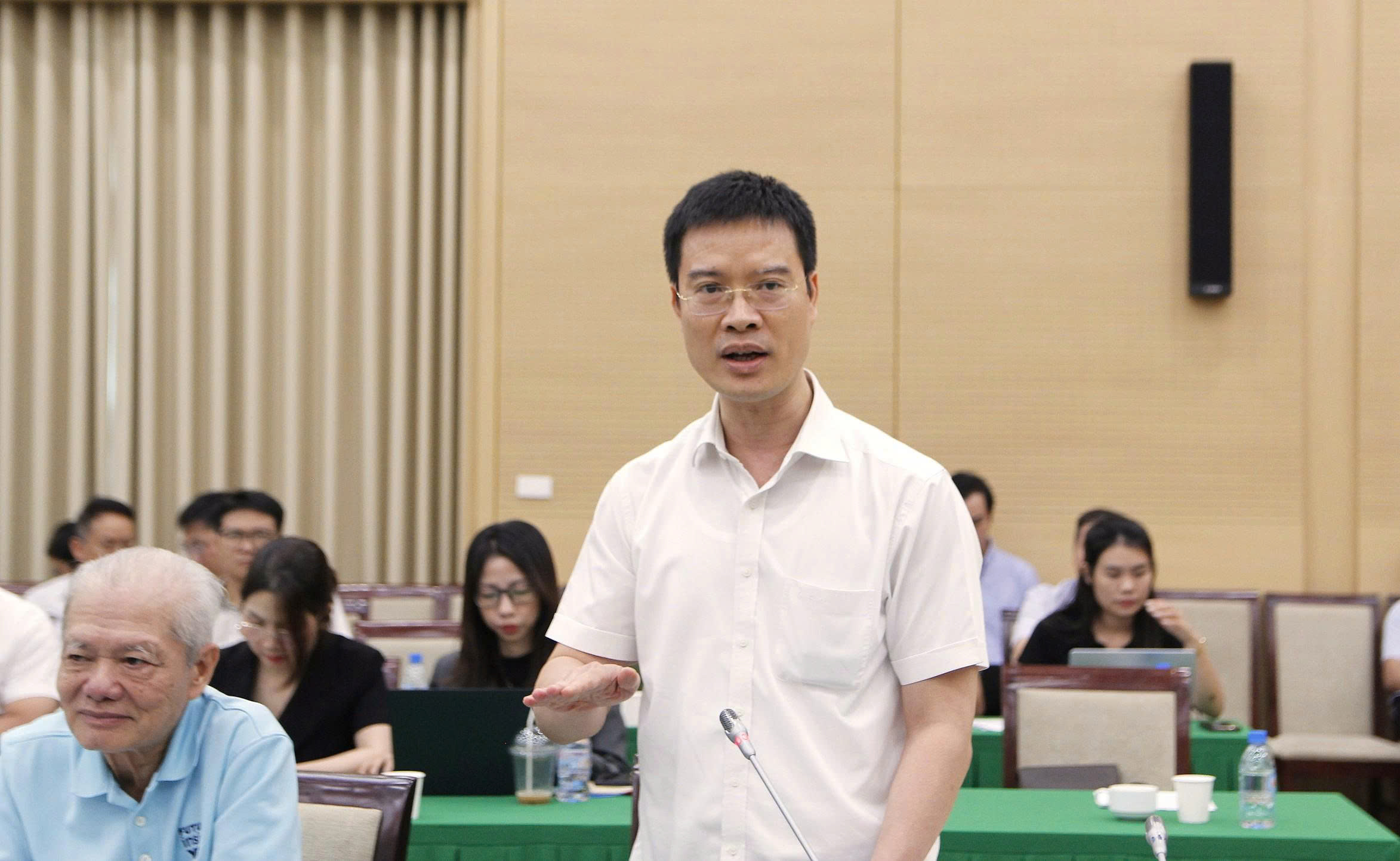 &Ocirc;ng Luyện Văn Phương, Ph&oacute; Gi&aacute;m đốc Sở X&acirc;y dựng H&agrave; Nội kiến nghị phải c&oacute; những quy định bắt buộc về ph&aacute;t triển c&ocirc;ng tr&igrave;nh xanh.