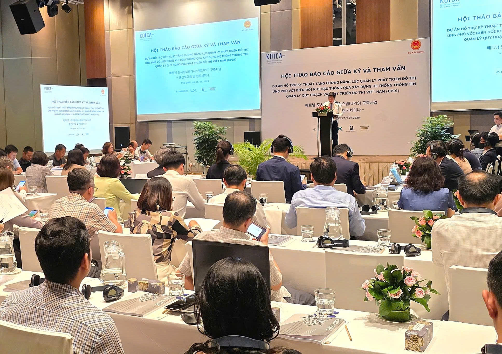 Thứ trưởng Bộ X&acirc;y dựng Nguyễn Tường Văn ph&aacute;t biểu chỉ đạo tại hội thảo (Ảnh: Vụ Quy hoạch &ndash; Kiến tr&uacute;c).