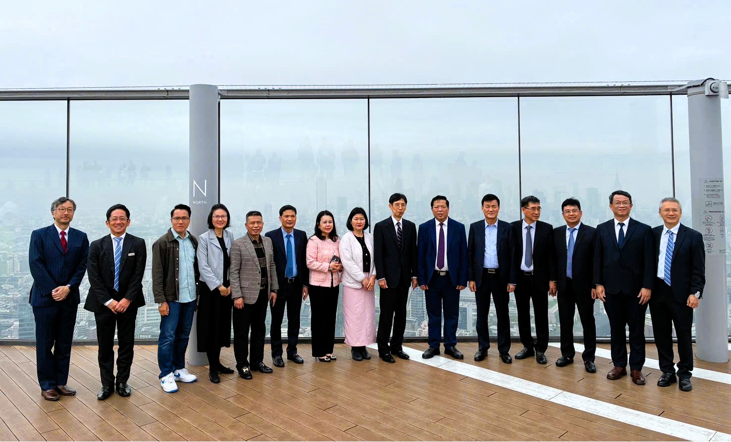 Bộ trưởng Trần Hồng Minh l&agrave;m việc với c&aacute;c tập đo&agrave;n h&agrave;ng đầu Nhật Bản- Ảnh 1.
