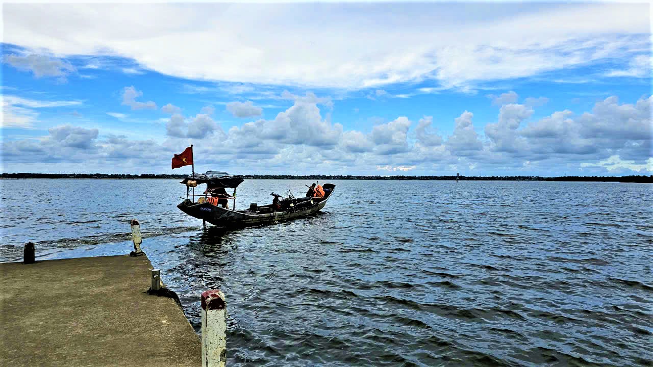 Huế: N&acirc;ng cao &yacute; thức cho người đi đ&ograve;, th&ocirc;ng tư về phao cứu sinh đem lại b&igrave;nh y&ecirc;n s&ocirc;ng nước- Ảnh 3.