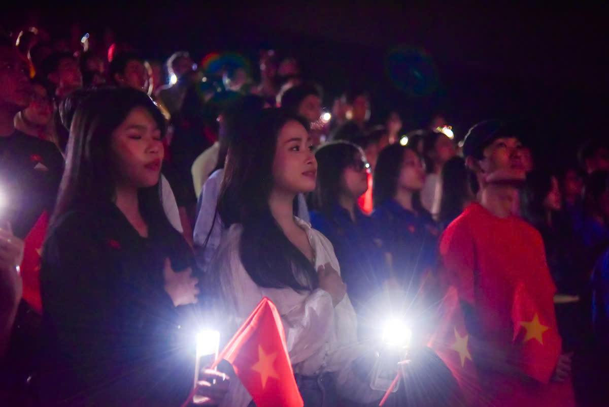 "Tổ quốc trong tim: The Concert Film", khi t&igrave;nh y&ecirc;u nước được kể bằng &acirc;m nhạc v&agrave; điện ảnh- Ảnh 5.