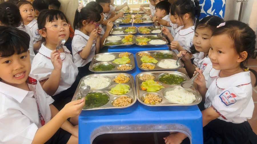 Khi bữa ăn b&aacute;n tr&uacute; "ngon như cơm nh&agrave;"- Ảnh 5.