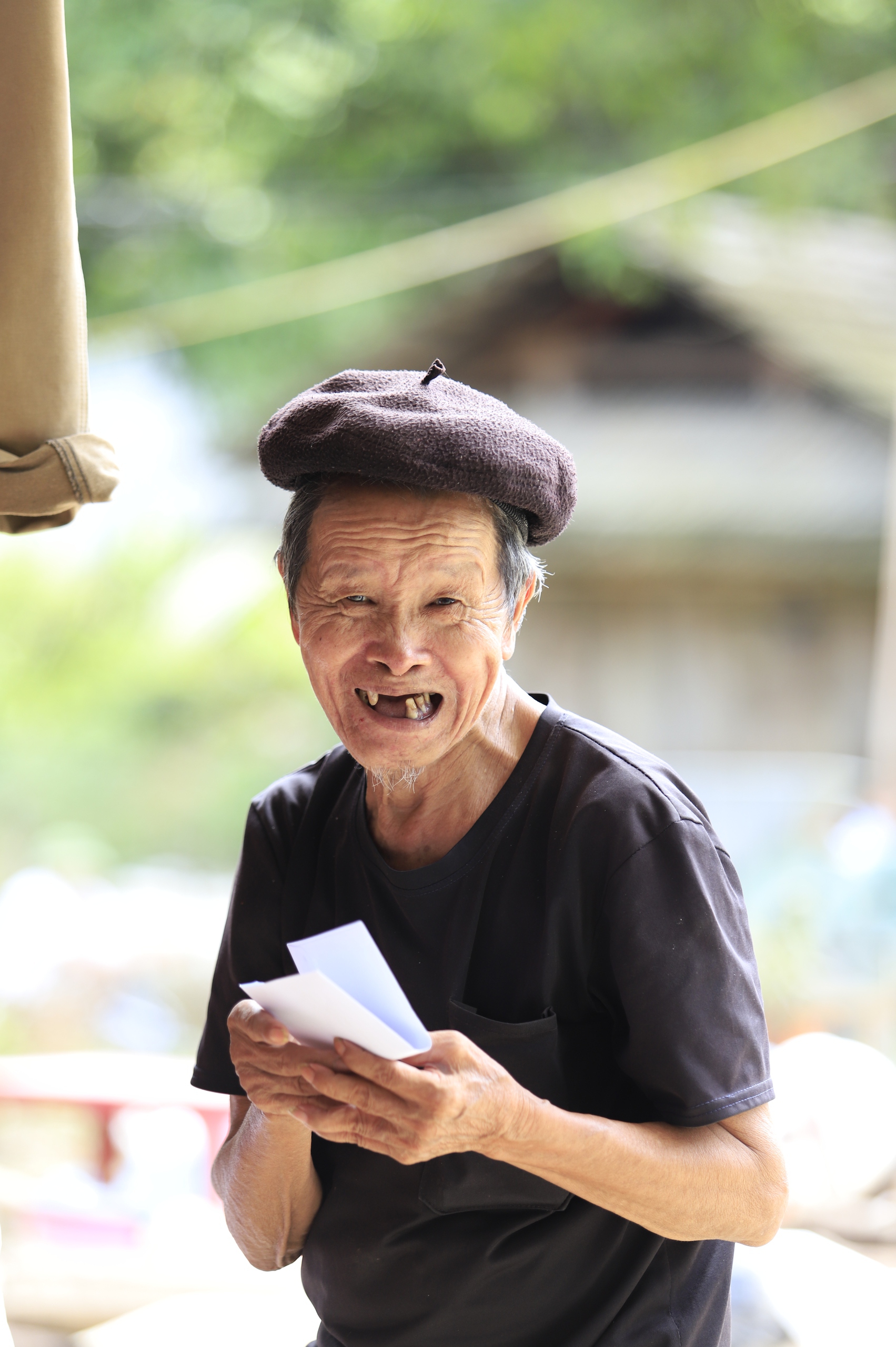 Bão lũ cuốn trôi nhà cửa, không cuốn được tình người- Ảnh 34. Bão lũ cuốn trôi nhà cửa, không cuốn được tình người- Ảnh 34.