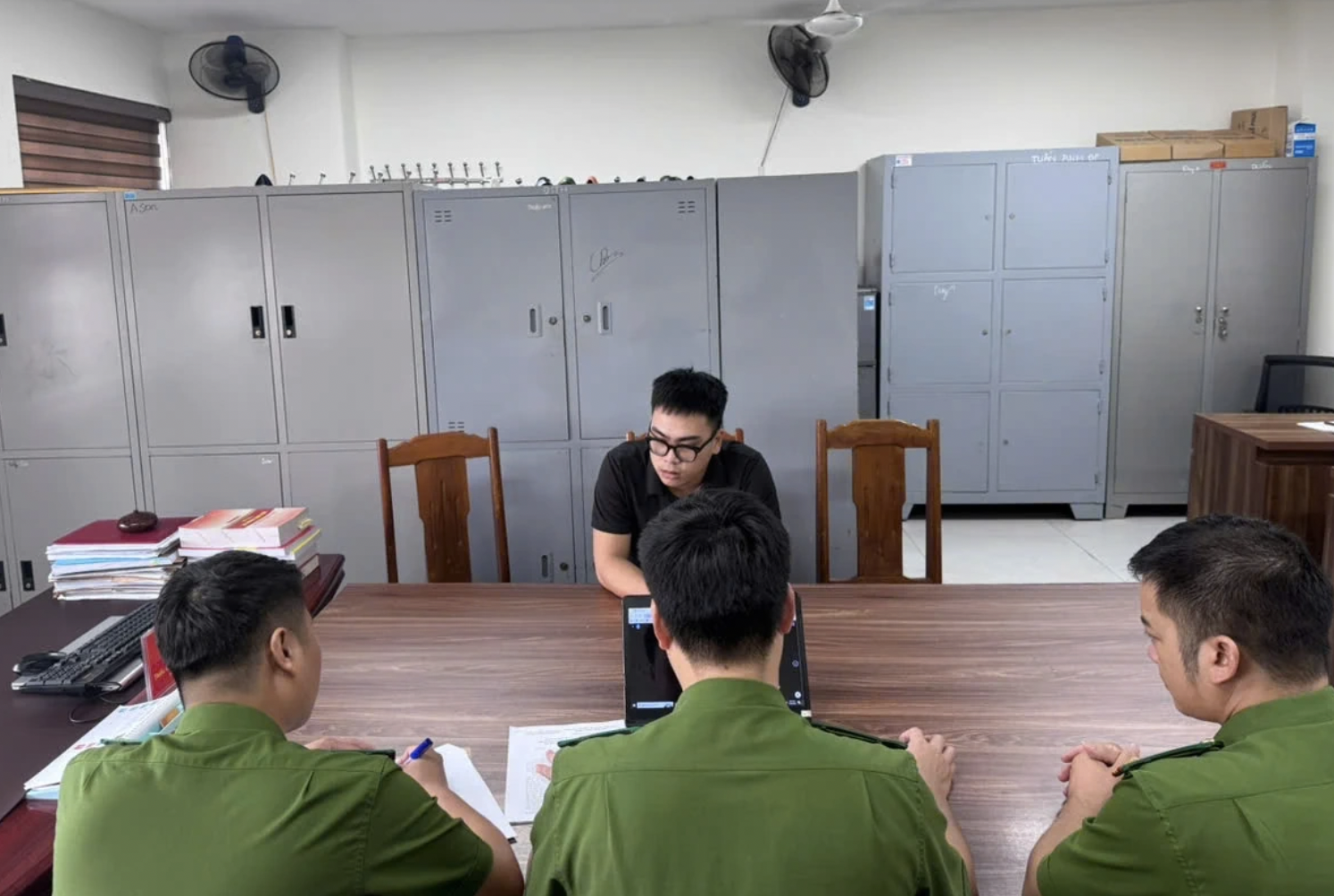 Thanh Hóa: Đăng tin sai sự thật, 2 quản trị viên bị tạm giữ hình sự- Ảnh 1. Thanh Hóa: Đăng tin sai sự thật, 2 quản trị viên bị tạm giữ hình sự- Ảnh 1.