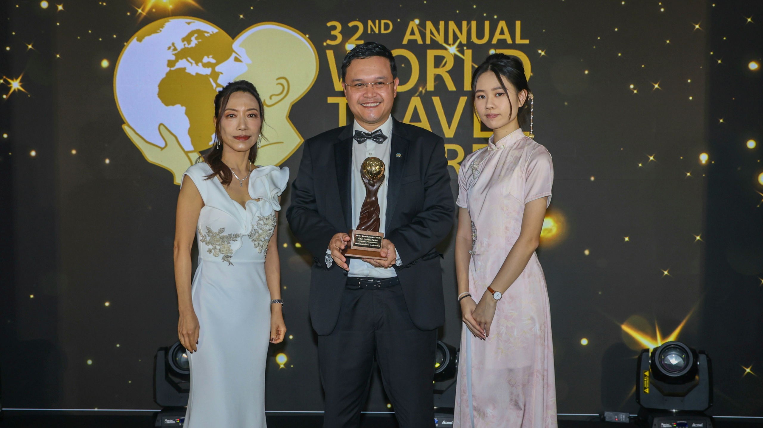 Ba giải thưởng danh giá của Vietnam Airlines tại World Travel Awards châu Á 2025- Ảnh 2. Ba giải thưởng danh giá của Vietnam Airlines tại World Travel Awards châu Á 2025- Ảnh 2.