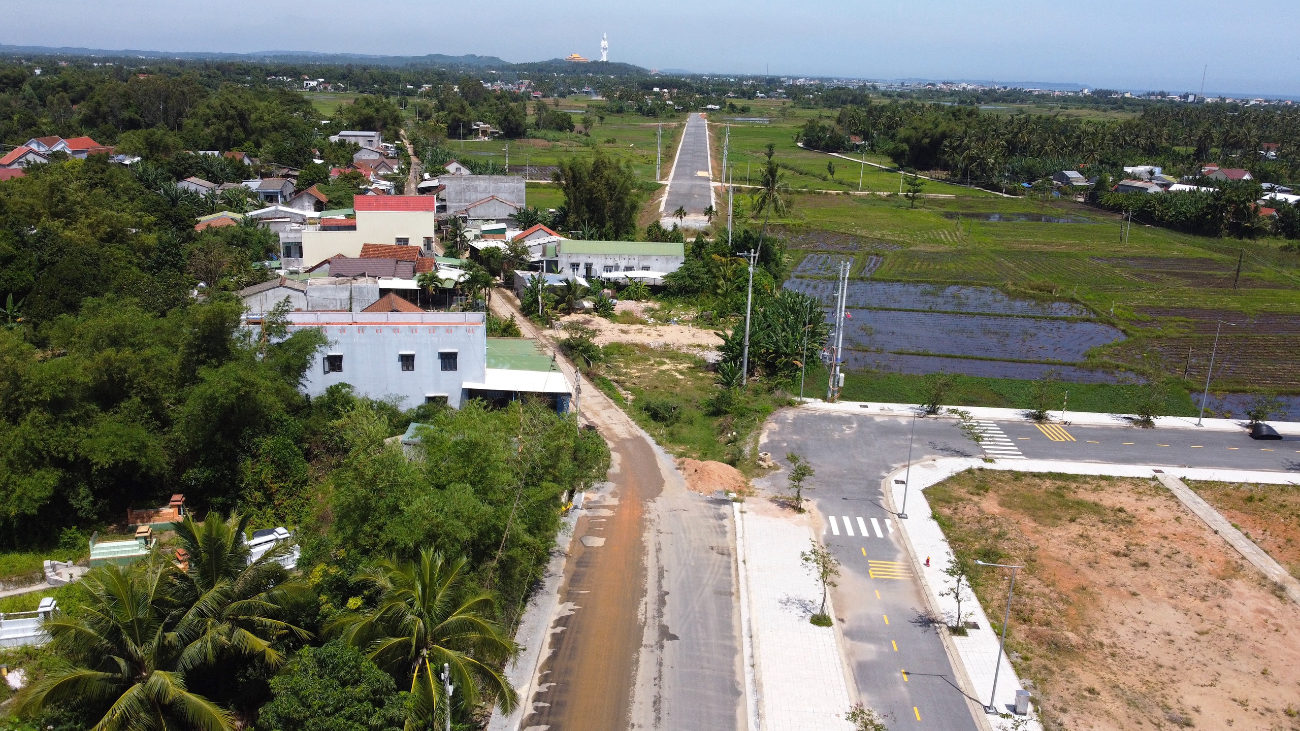 Mặt bằng kh&ocirc;ng liền mạch, đường ven biển Quảng Ng&atilde;i thi c&ocirc;ng từng đoạn- Ảnh 5.