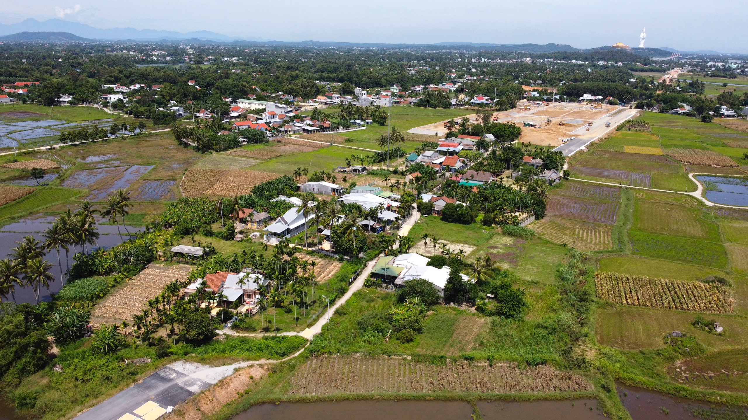 Mặt bằng kh&ocirc;ng liền mạch, đường ven biển Quảng Ng&atilde;i thi c&ocirc;ng từng đoạn- Ảnh 3.