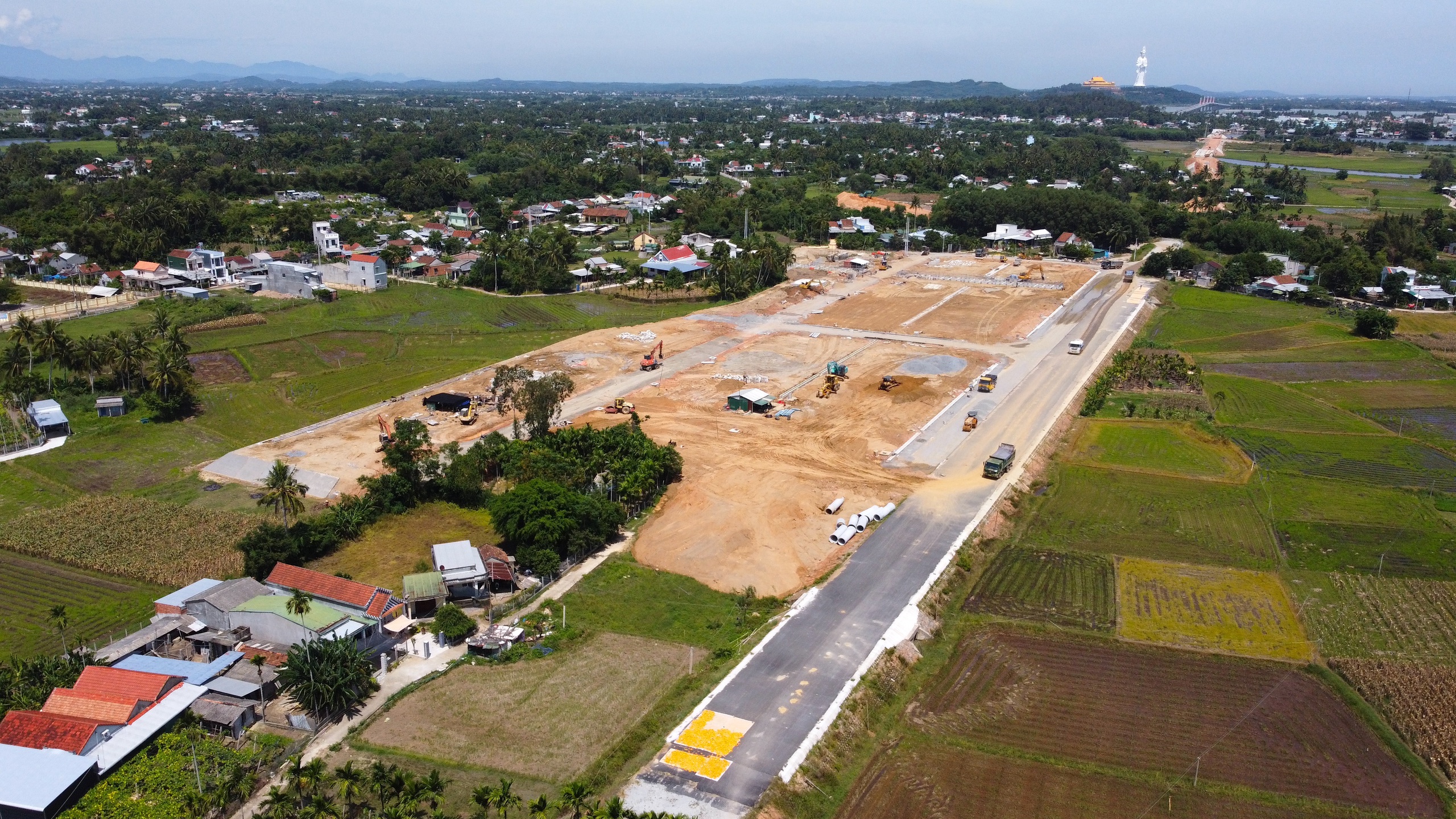 Mặt bằng kh&ocirc;ng liền mạch, đường ven biển Quảng Ng&atilde;i thi c&ocirc;ng từng đoạn- Ảnh 15.