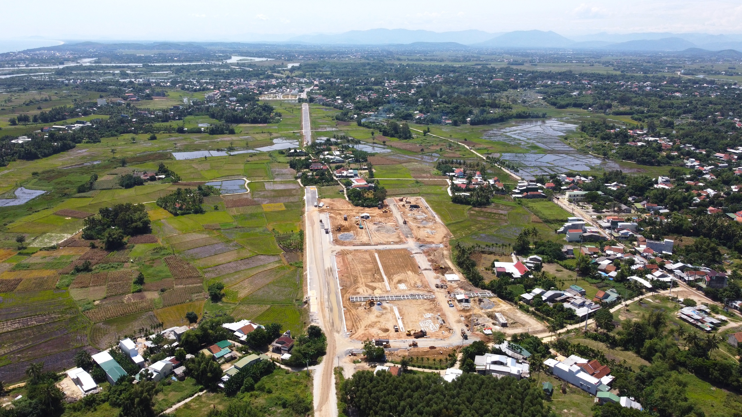 Mặt bằng kh&ocirc;ng liền mạch, đường ven biển Quảng Ng&atilde;i thi c&ocirc;ng từng đoạn- Ảnh 17.