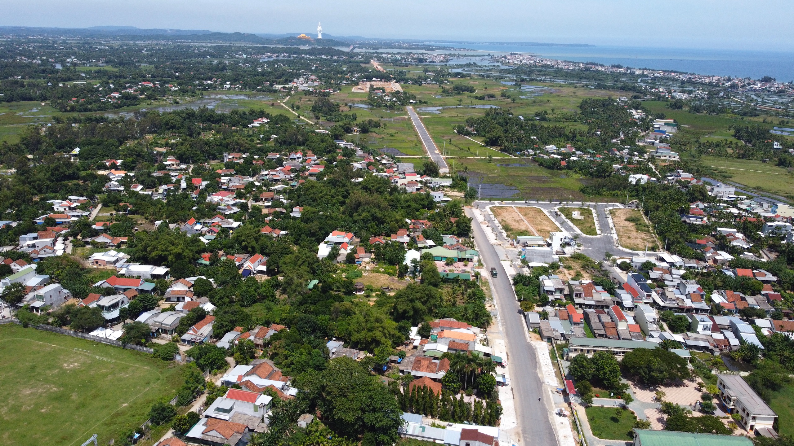 Mặt bằng kh&ocirc;ng liền mạch, đường ven biển Quảng Ng&atilde;i thi c&ocirc;ng từng đoạn- Ảnh 14.