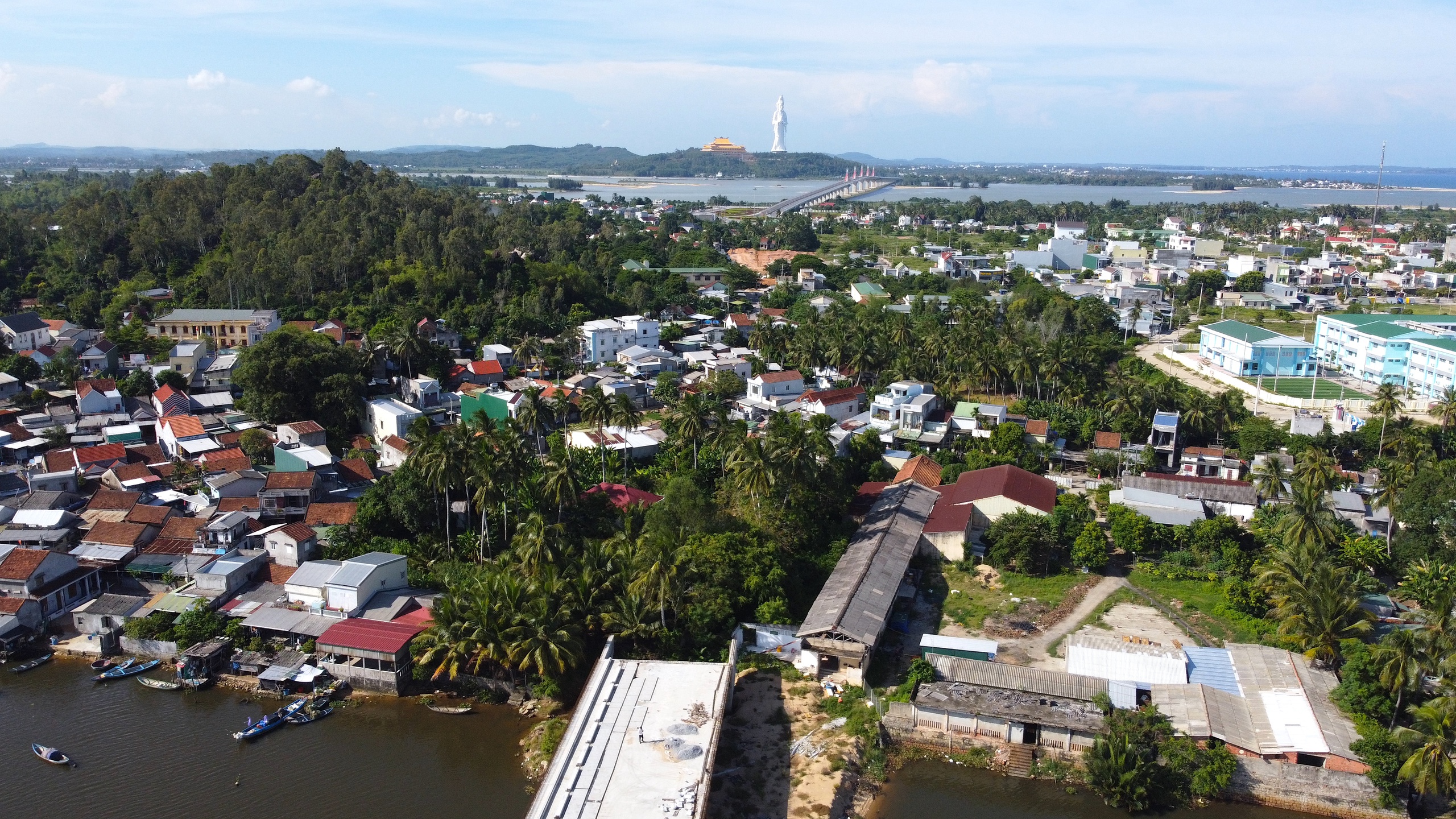 Mặt bằng kh&ocirc;ng liền mạch, đường ven biển Quảng Ng&atilde;i thi c&ocirc;ng từng đoạn- Ảnh 4.