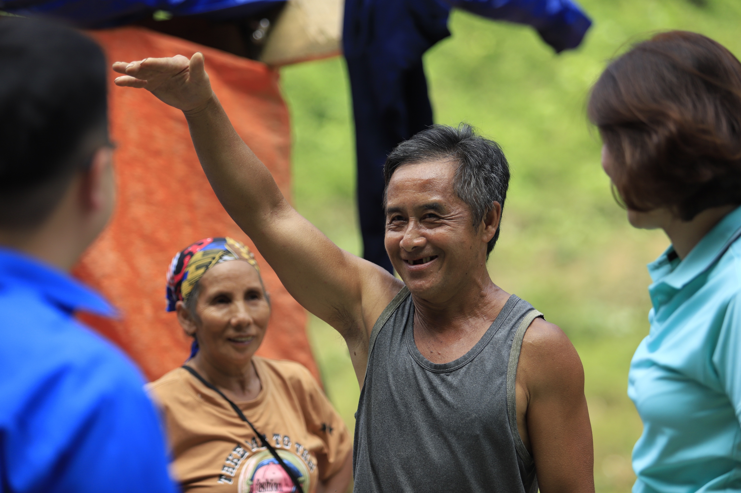 Bão lũ cuốn trôi nhà cửa, không cuốn được tình người- Ảnh 27. Bão lũ cuốn trôi nhà cửa, không cuốn được tình người- Ảnh 27.