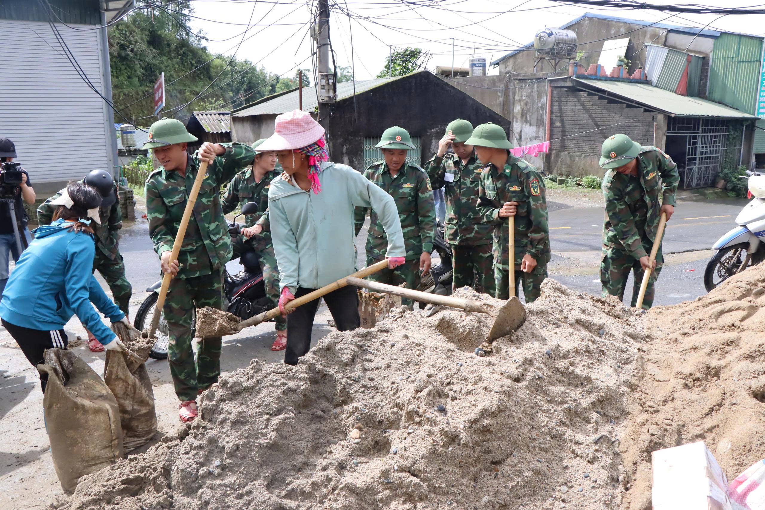 H&agrave;nh tr&igrave;nh "Triệu tấm l&ograve;ng, ngh&igrave;n m&aacute;i nh&agrave;" ở Lai Ch&acirc;u- Ảnh 3.