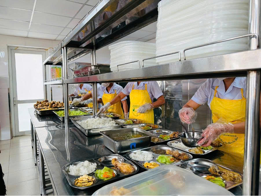 Khi bữa ăn b&aacute;n tr&uacute; "ngon như cơm nh&agrave;"- Ảnh 13.