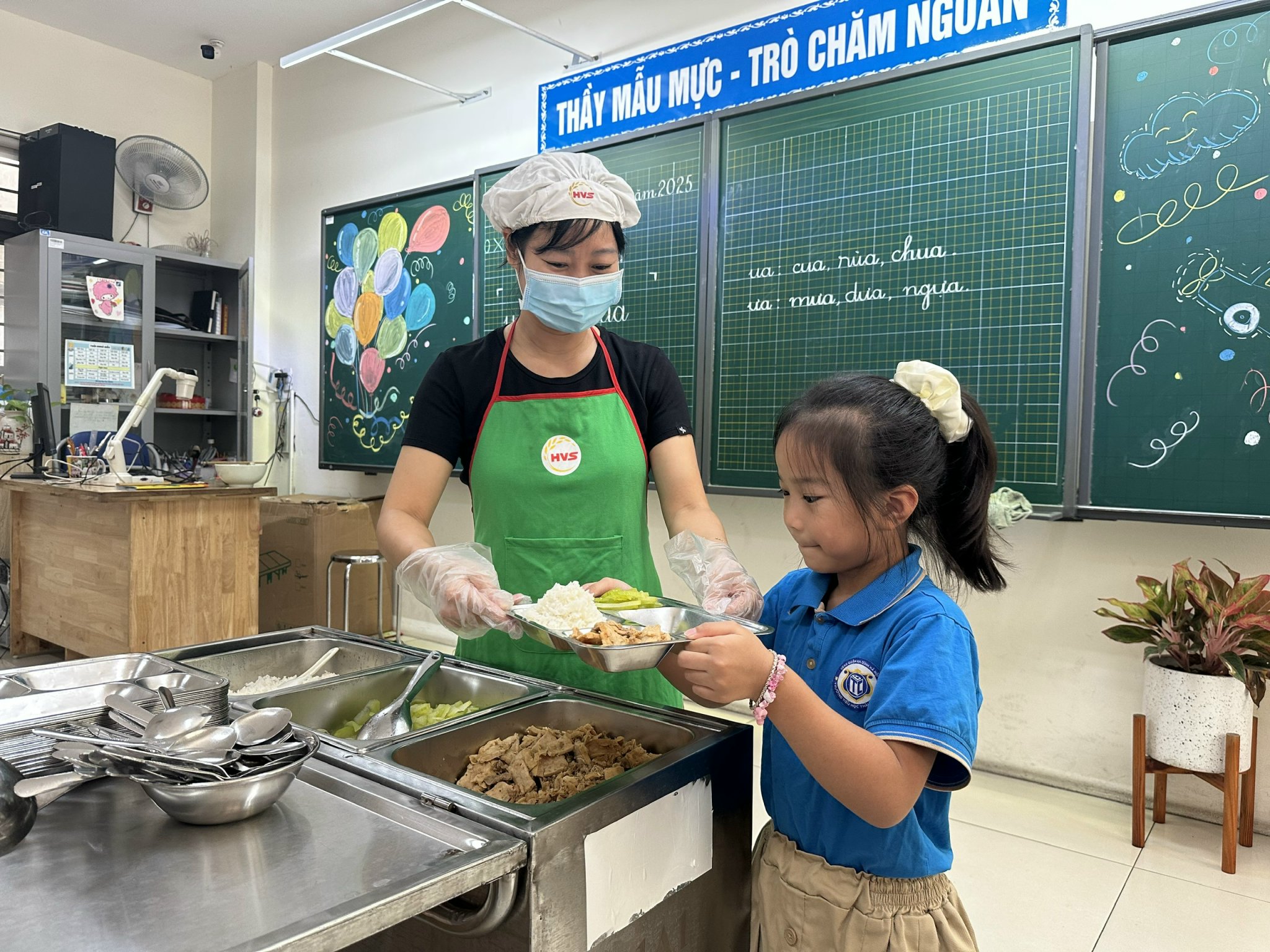 Khi bữa ăn b&aacute;n tr&uacute; "ngon như cơm nh&agrave;"- Ảnh 6.