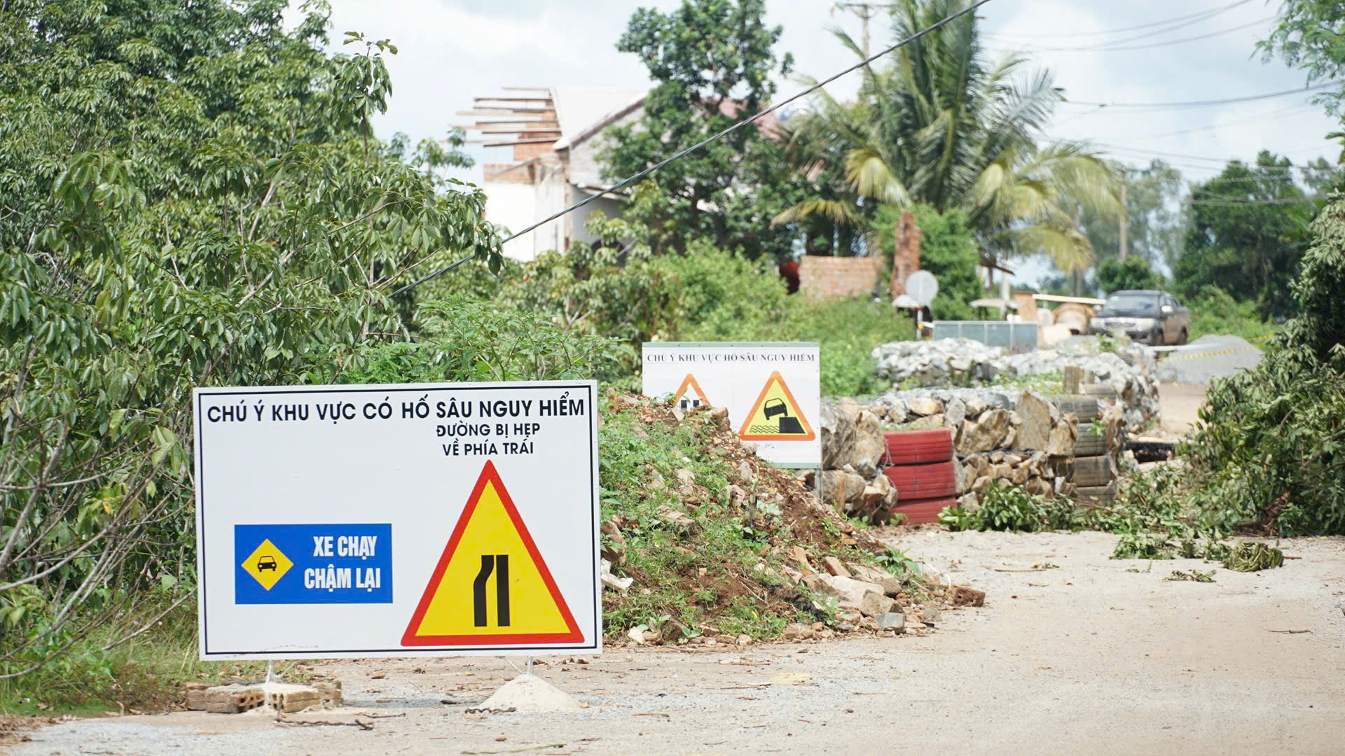 Gia Lai: Đường nối trung t&acirc;m x&atilde; Ia Ly sạt lở nghi&ecirc;m trọng, mất an to&agrave;n giao th&ocirc;ng- Ảnh 11.