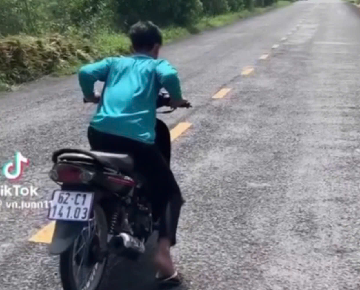 T&acirc;y Ninh: Bị tịch thu xe m&aacute;y v&igrave; "bốc đầu", đăng video l&ecirc;n TikTok- Ảnh 1.