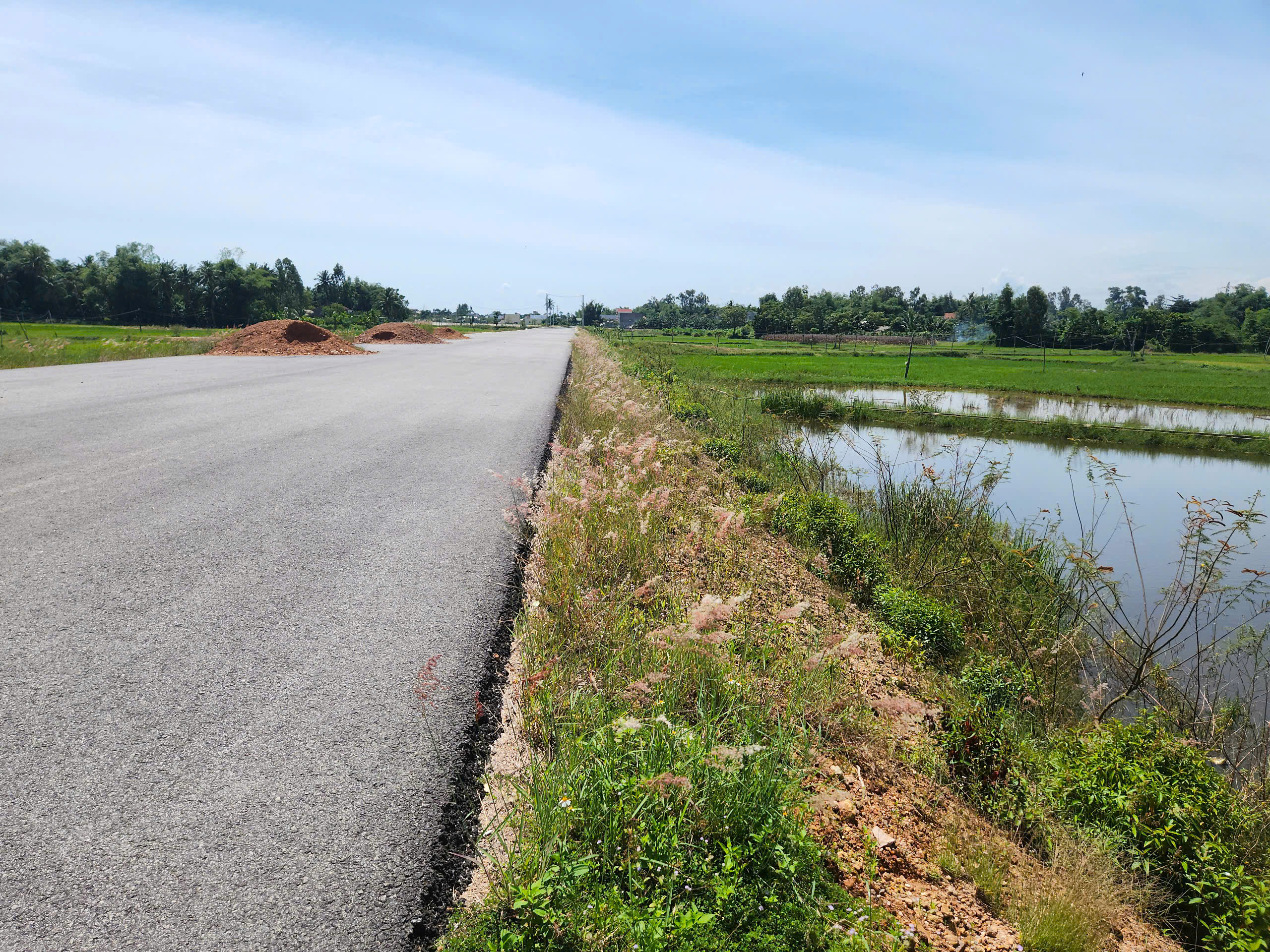 Mặt bằng kh&ocirc;ng liền mạch, đường ven biển Quảng Ng&atilde;i thi c&ocirc;ng từng đoạn- Ảnh 7.