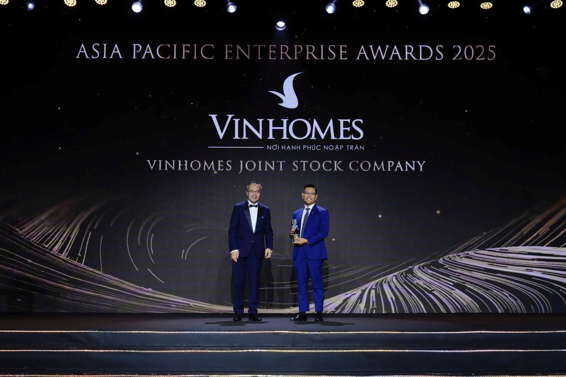 Vinhomes được vinh danh là doanh nghiệp xuất sắc châu Á tại APEA 2025- Ảnh 1. Vinhomes được vinh danh là doanh nghiệp xuất sắc châu Á tại APEA 2025- Ảnh 1.