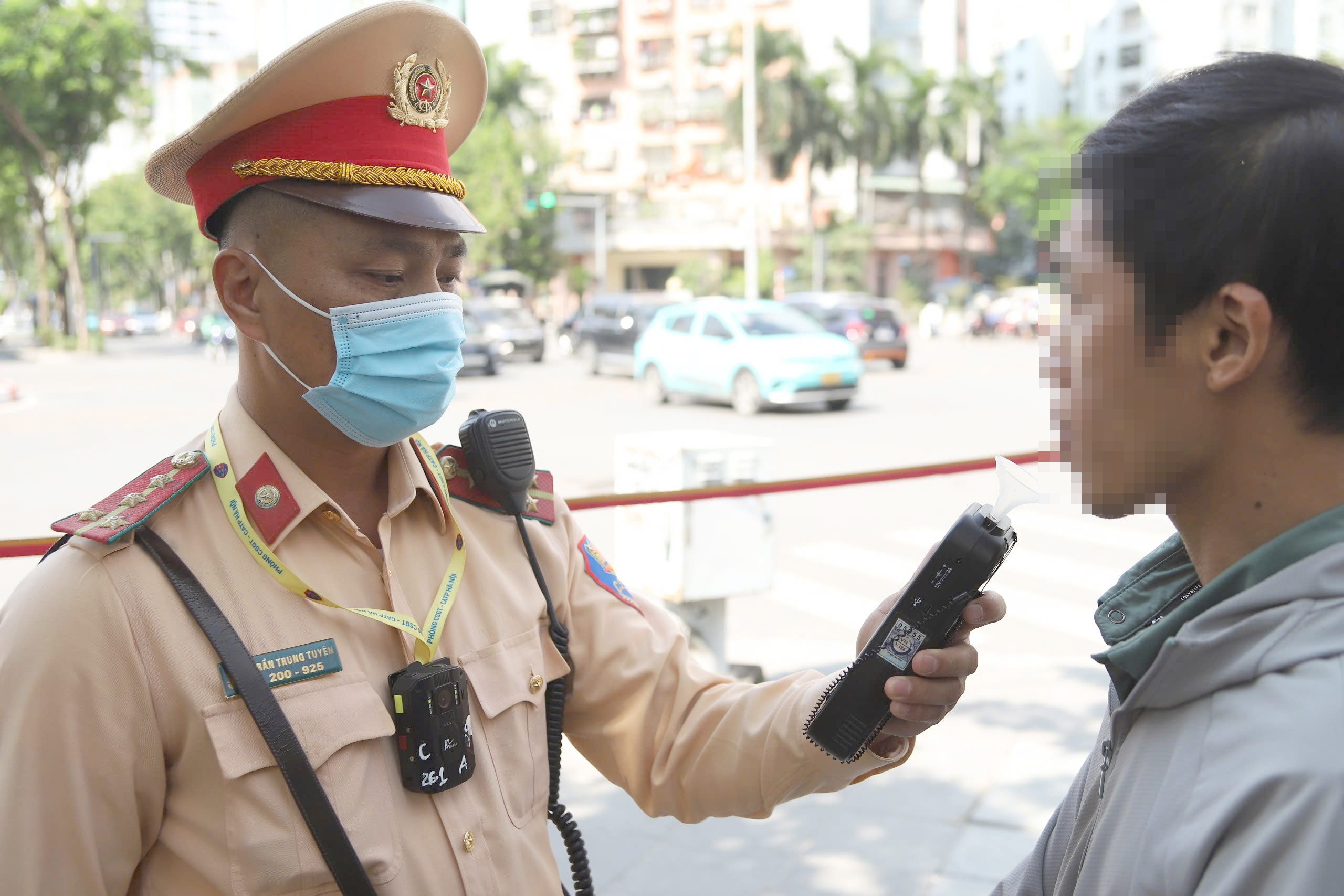 CSGT cả nước đồng loạt xử l&yacute; nồng độ cồn: H&agrave; Nội xử phạt h&agrave;ng chục t&agrave;i xế "ma men"- Ảnh 5.