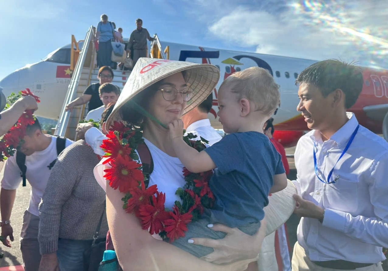 An Giang đ&oacute;n chuyến bay thẳng chở 220 h&agrave;nh kh&aacute;ch từ Nga đến Ph&uacute; Quốc- Ảnh 2.