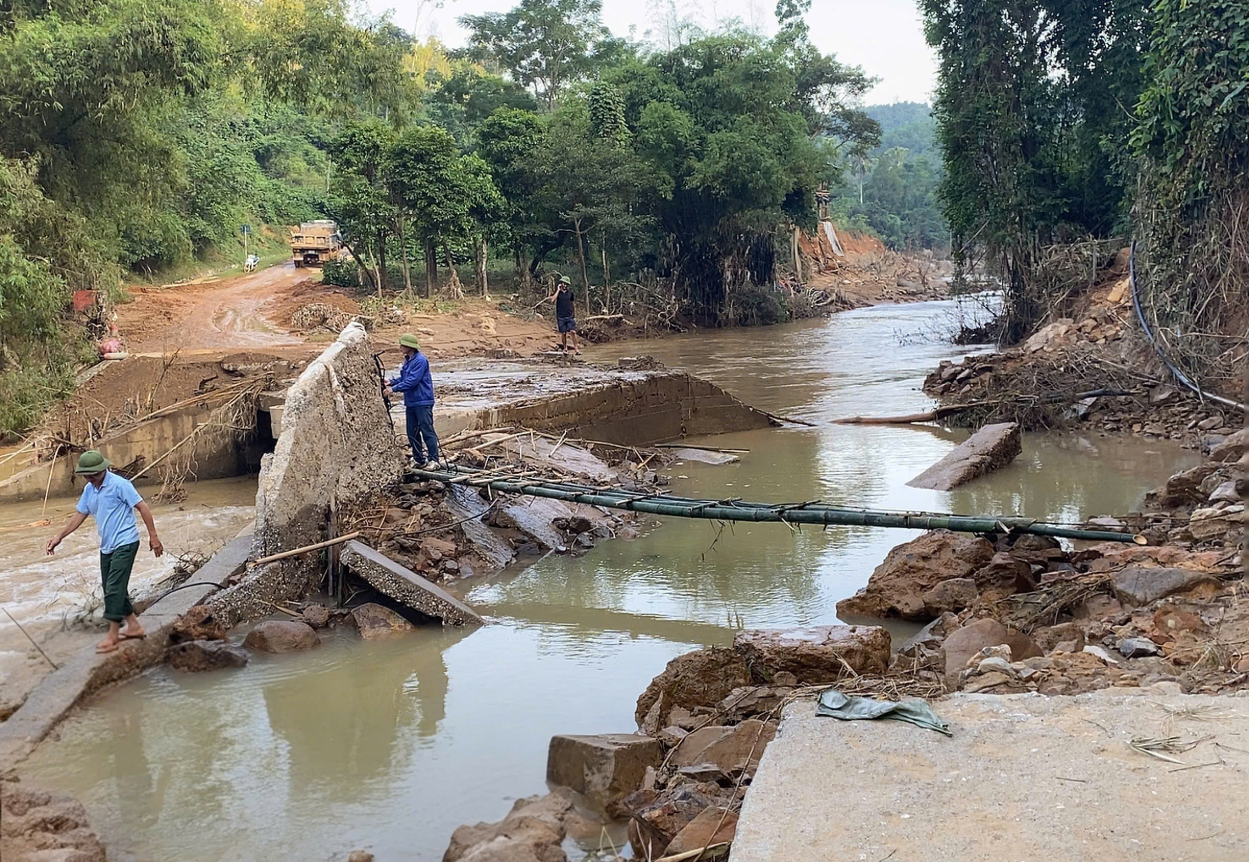 Th&aacute;i Nguy&ecirc;n: 48 giờ nối th&ocirc;ng tỉnh lộ 271 sau lũ dữ- Ảnh 1.