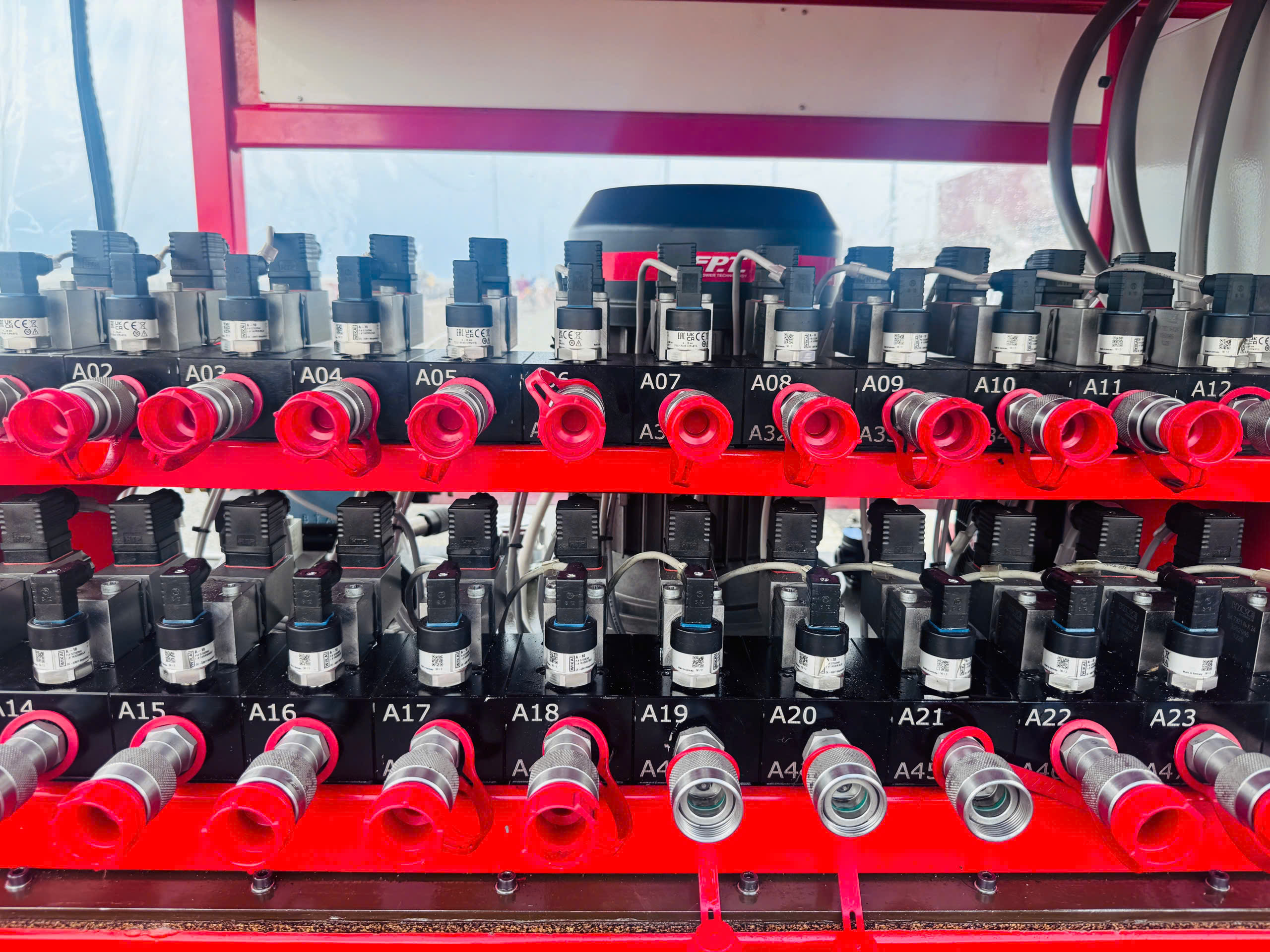 Cầu Bình Phước 1 được nâng cao 1,25m bằng công nghệ kích thủy lực đồng bộ- Ảnh 11. Cầu Bình Phước 1 được nâng cao 1,25m bằng công nghệ kích thủy lực đồng bộ- Ảnh 11.