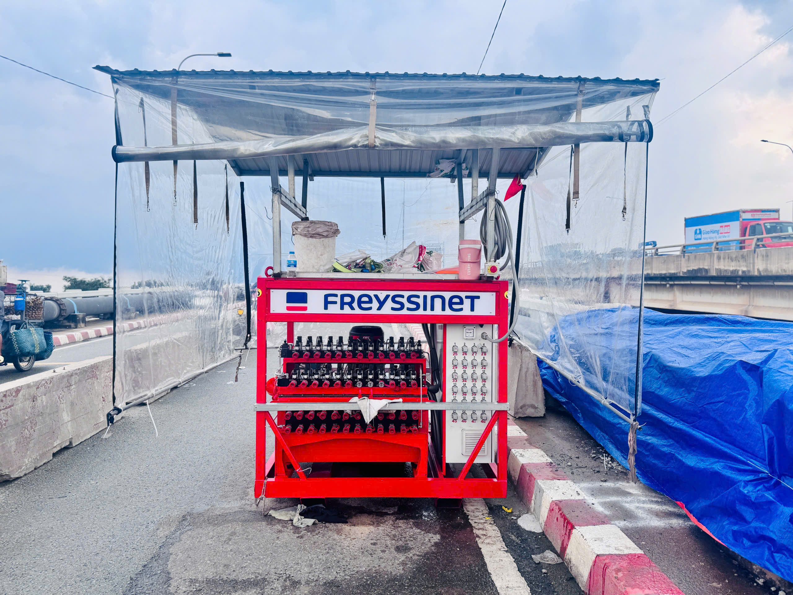 Cầu Bình Phước 1 được nâng cao 1,25m bằng công nghệ kích thủy lực đồng bộ- Ảnh 10. Cầu Bình Phước 1 được nâng cao 1,25m bằng công nghệ kích thủy lực đồng bộ- Ảnh 10.