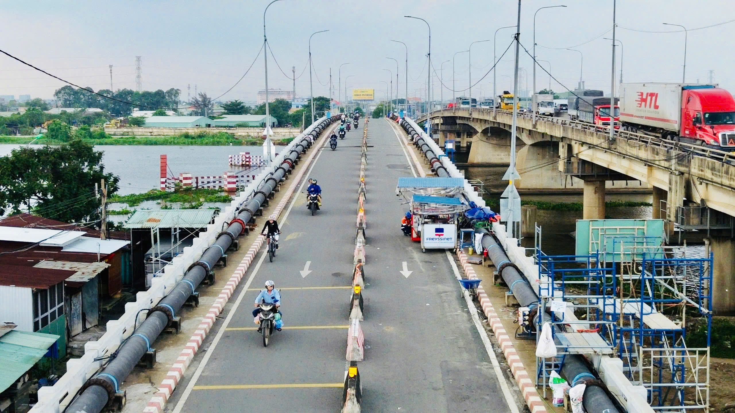 Cầu Bình Phước 1 được nâng cao 1,25m bằng công nghệ kích thủy lực đồng bộ- Ảnh 7. Cầu Bình Phước 1 được nâng cao 1,25m bằng công nghệ kích thủy lực đồng bộ- Ảnh 7.