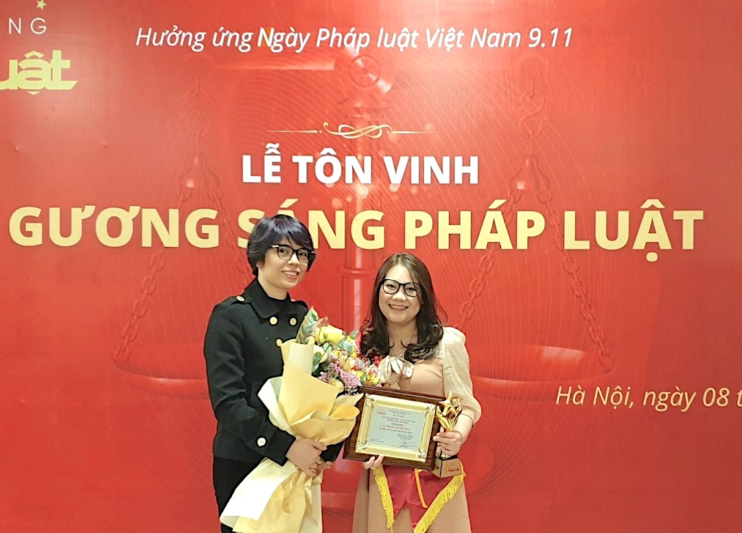 &Aacute;nh đ&egrave;n kh&ocirc;ng tắt tại Vụ Ph&aacute;p chế: Chuyện về người phụ nữ chọn ở lại v&igrave; tr&aacute;ch nhiệm- Ảnh 2.