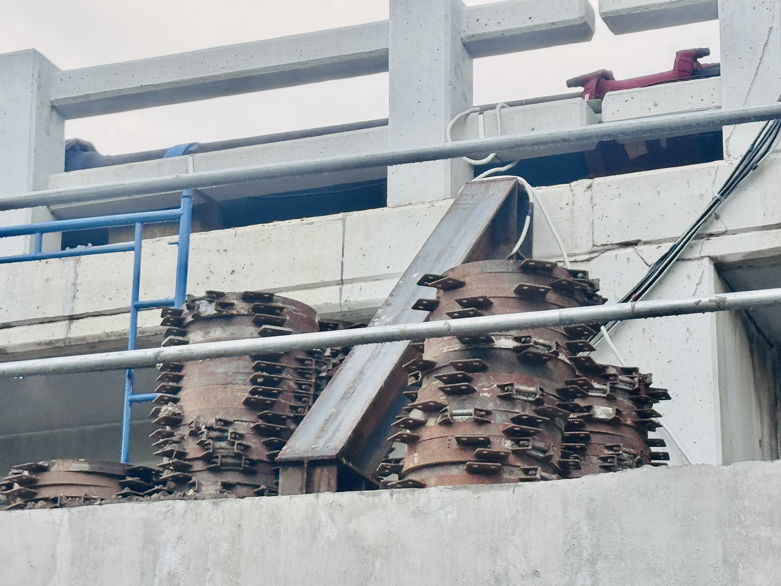 Cầu Bình Phước 1 được nâng cao 1,25m bằng công nghệ kích thủy lực đồng bộ- Ảnh 9. Cầu Bình Phước 1 được nâng cao 1,25m bằng công nghệ kích thủy lực đồng bộ- Ảnh 9.