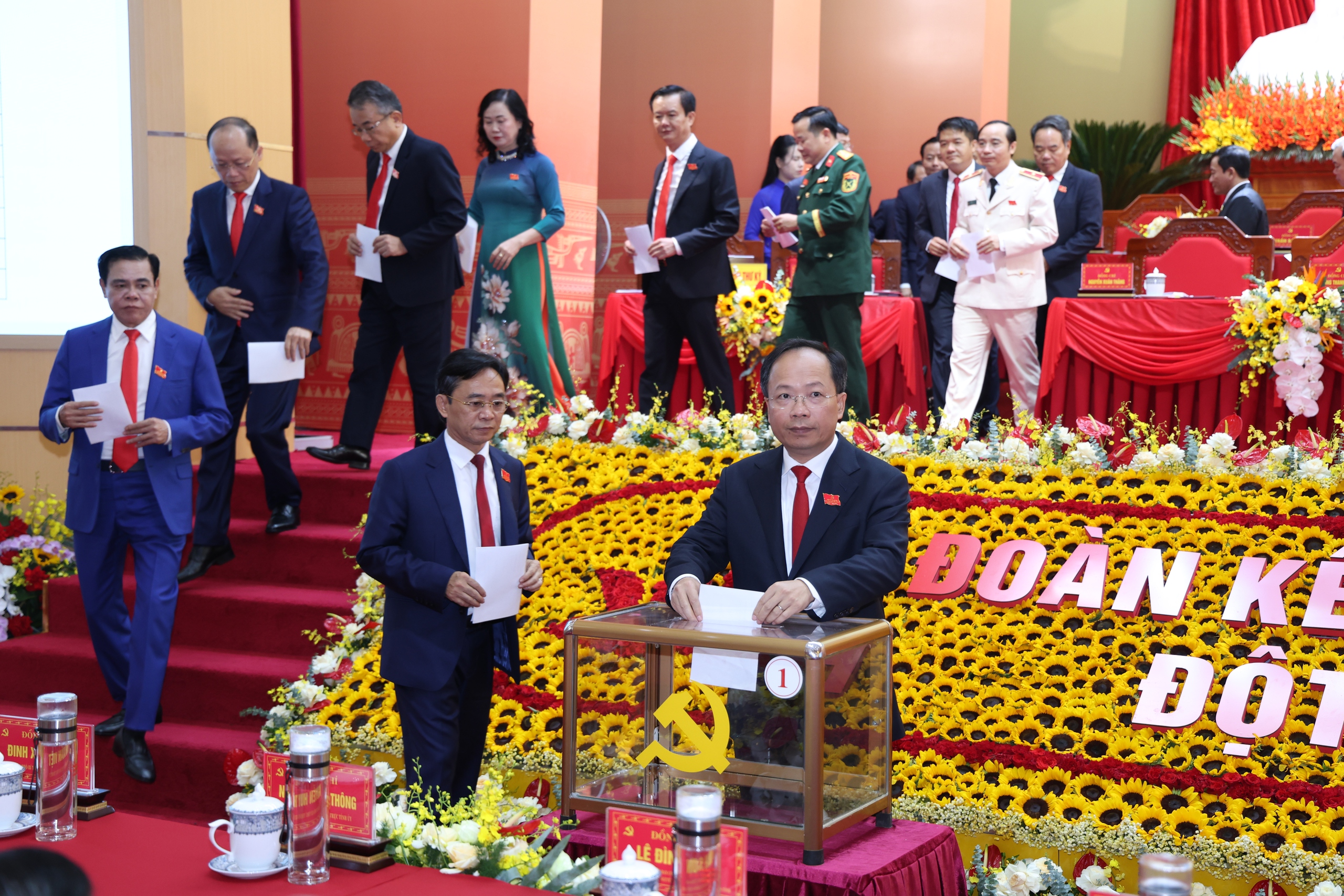 &Ocirc;ng Nguyễn Duy L&acirc;m t&aacute;i đắc cử B&iacute; thư Tỉnh ủy H&agrave; Tĩnh- Ảnh 2.
