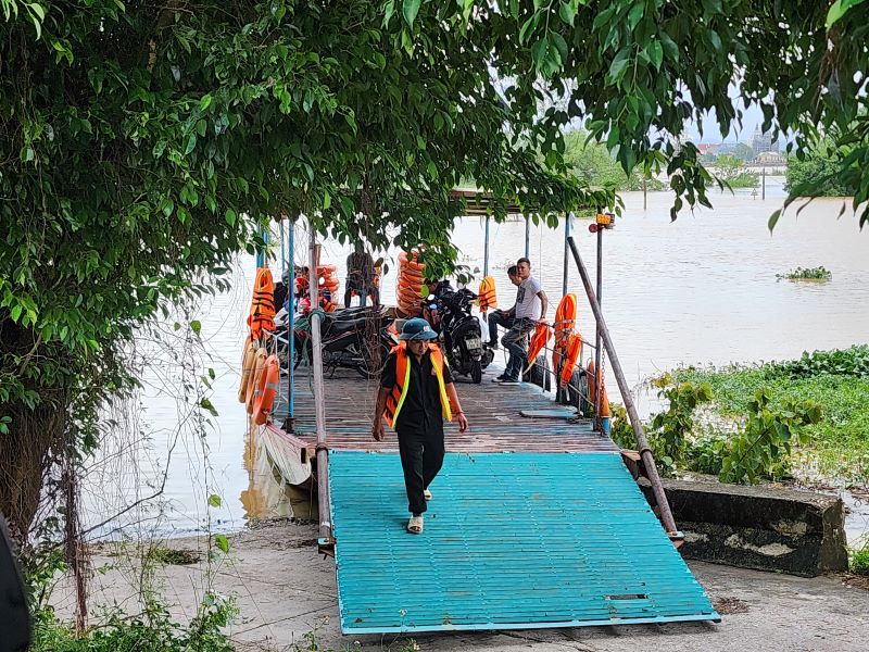 Ninh B&igrave;nh: Hơn 650 hộ d&acirc;n th&ocirc;n K&ecirc;nh G&agrave; vẫn bị c&ocirc; lập ho&agrave;n to&agrave;n sau b&atilde;o số 10- Ảnh 8.