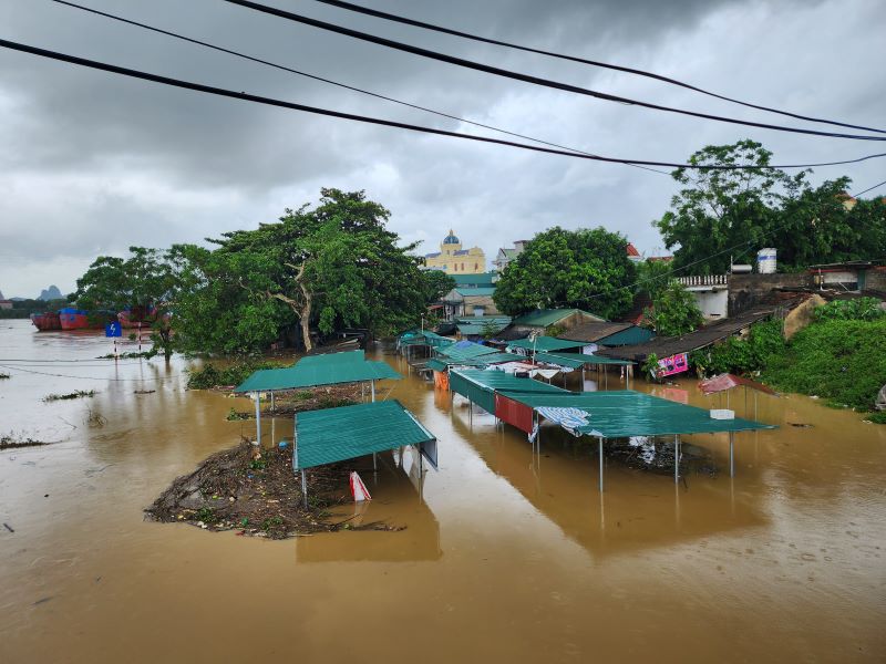 Ninh B&igrave;nh: Hơn 650 hộ d&acirc;n th&ocirc;n K&ecirc;nh G&agrave; vẫn bị c&ocirc; lập ho&agrave;n to&agrave;n sau b&atilde;o số 10- Ảnh 7.
