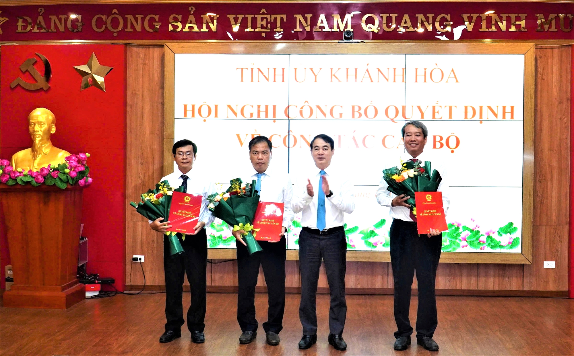 Kh&aacute;nh H&ograve;a điều động, bổ nhiệm Ph&oacute; gi&aacute;m đốc Sở X&acirc;y dựng v&agrave; l&atilde;nh đạo sở ng&agrave;nh, địa phương- Ảnh 1.