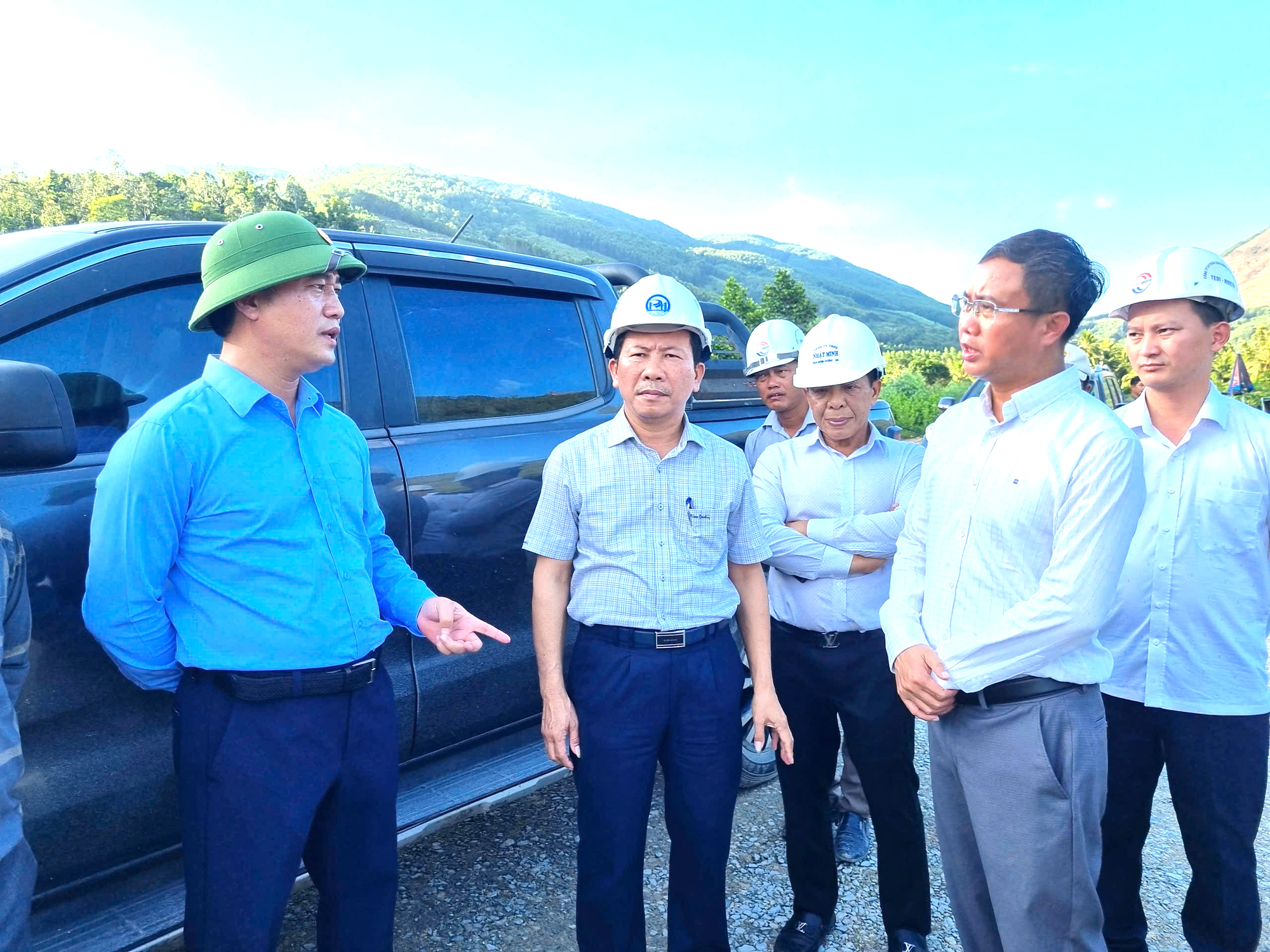 Thứ trưởng Nguyễn Việt H&ugrave;ng y&ecirc;u cầu quyết liệt đẩy tiến độ cao tốc qua Gia Lai, Đắk Lắk- Ảnh 1.