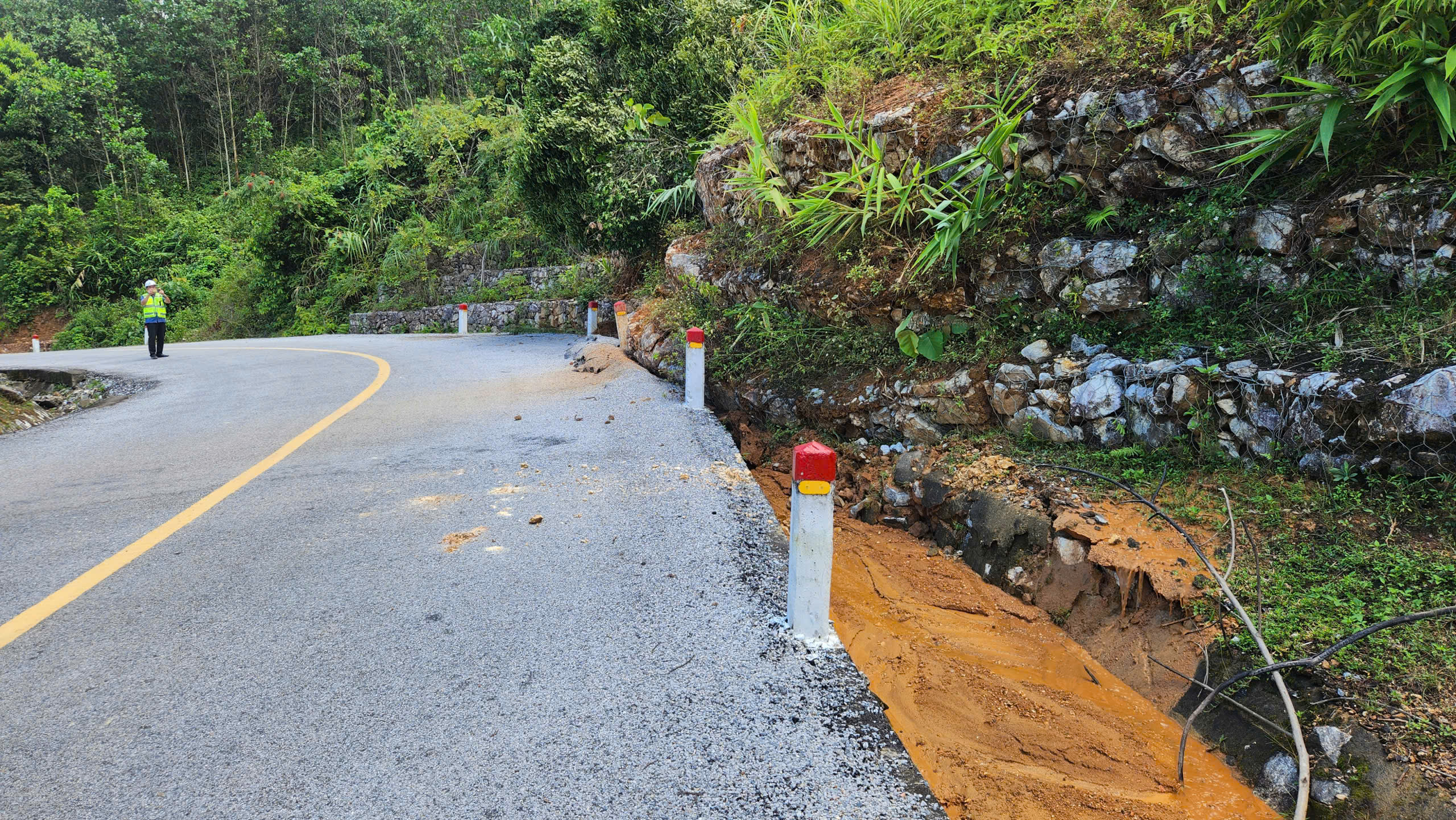 &ldquo;B&atilde;o chồng b&atilde;o, lũ chồng lũ&rdquo;, Nghệ An cần hỗ trợ 132 tỷ đồng để đảm bảo giao th&ocirc;ng- Ảnh 11.