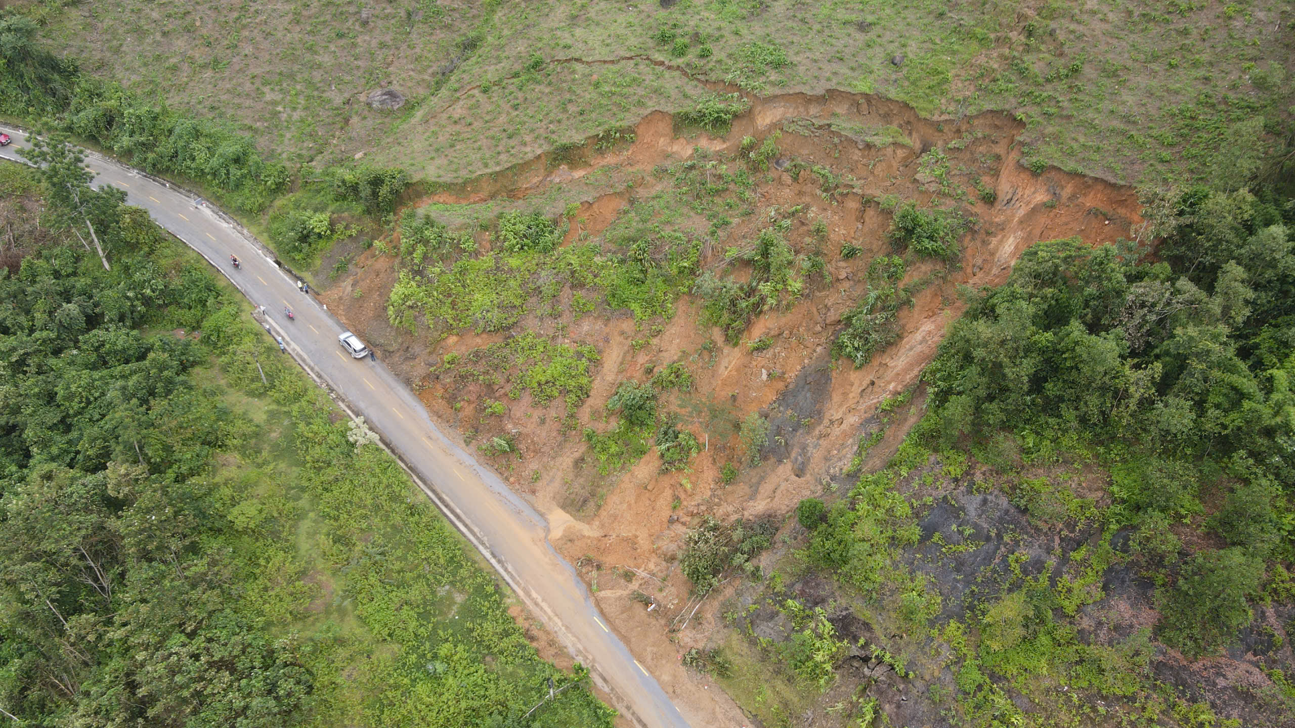 &ldquo;B&atilde;o chồng b&atilde;o, lũ chồng lũ&rdquo;, Nghệ An cần hỗ trợ 132 tỷ đồng để đảm bảo giao th&ocirc;ng- Ảnh 7.