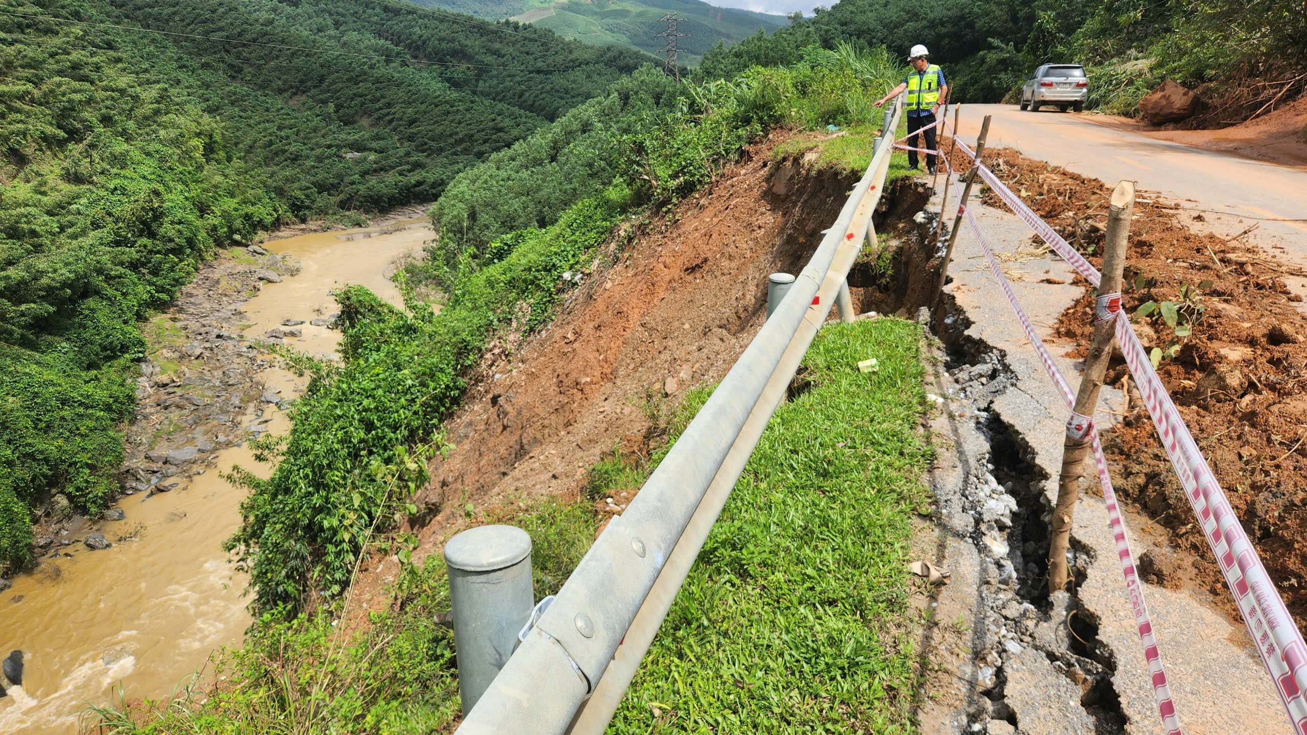 &ldquo;B&atilde;o chồng b&atilde;o, lũ chồng lũ&rdquo;, Nghệ An cần hỗ trợ 132 tỷ đồng để đảm bảo giao th&ocirc;ng- Ảnh 3.
