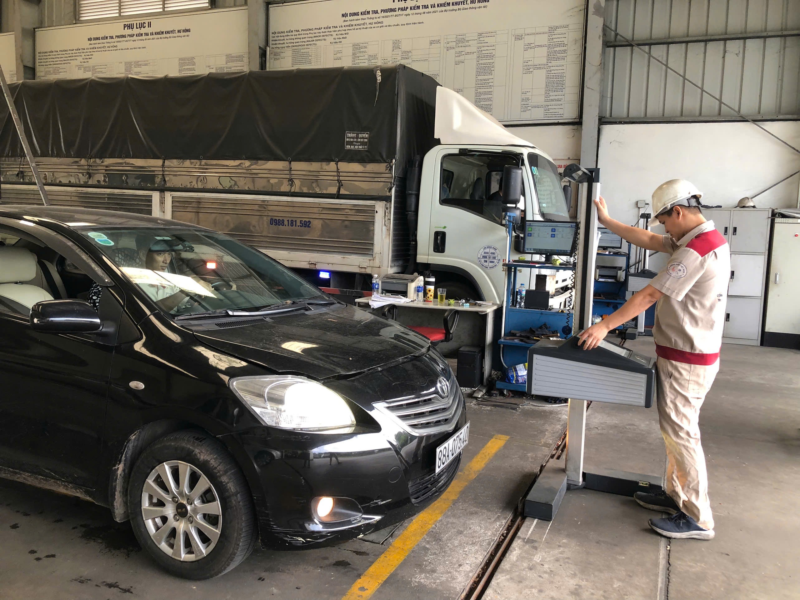 Ph&uacute; Thọ: Đơn giản h&oacute;a thủ tục h&agrave;nh ch&iacute;nh, tạo thuận lợi cho chủ xe khi đi đăng kiểm- Ảnh 2.