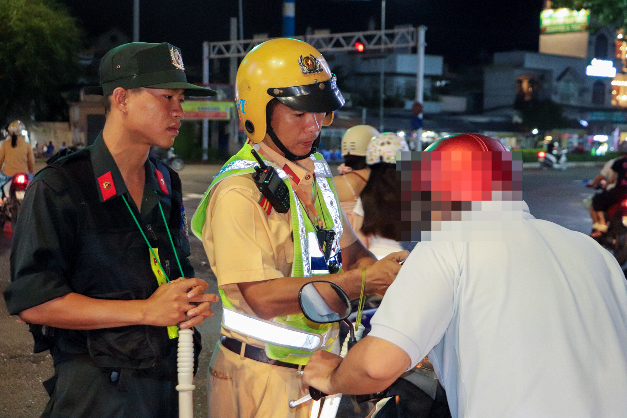 Cần Thơ: Bi hài, "ma men" năn nỉ xin nhận lỗi, nộp phạt thay bạn- Ảnh 1. Cần Thơ: Bi hài, "ma men" năn nỉ xin nhận lỗi, nộp phạt thay bạn- Ảnh 1.