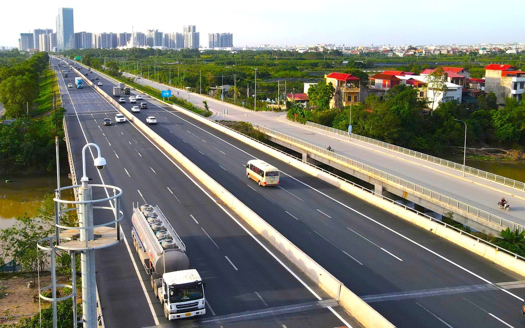 Luật Đường bộ mở hướng ph&aacute;t triển giao th&ocirc;ng th&ocirc;ng minh cao tốc